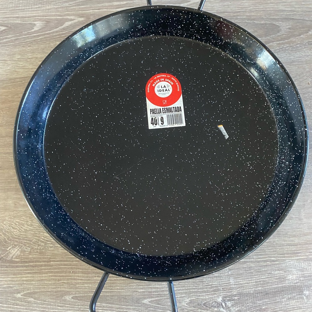 La Ideal Black Speckled Paella Pan